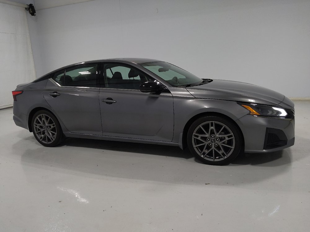 Used 2024 Nissan Altima 2.0 SR FWD image 11