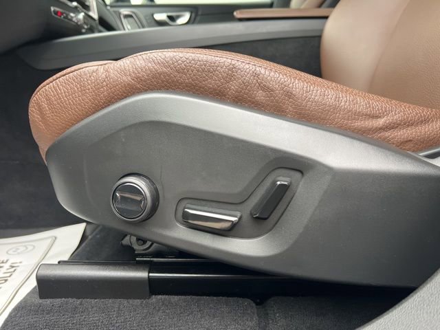 Certified 2023 Volvo XC60 B5 Plus w/ Climate Package image 29