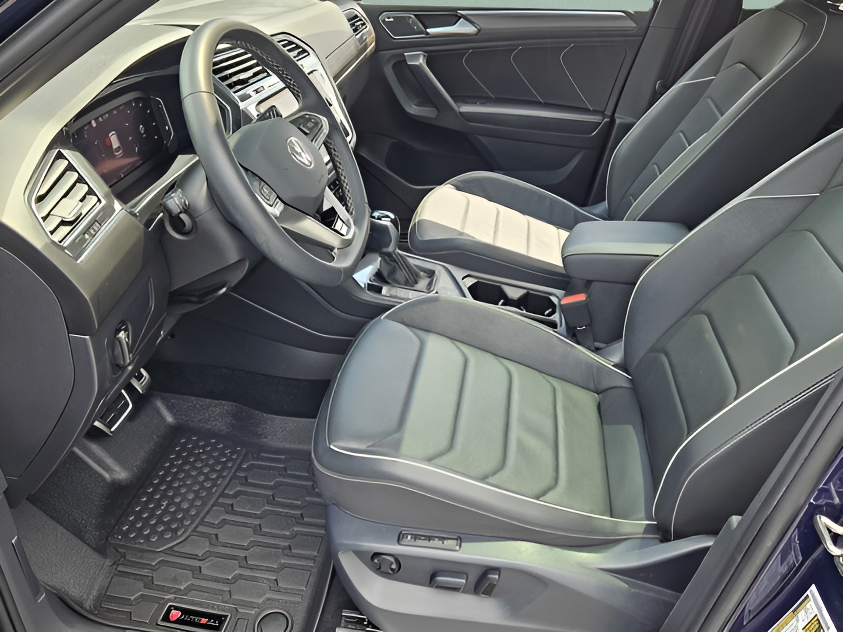 Used 2023 Volkswagen Tiguan SEL R-Line AWD/4WD image 12