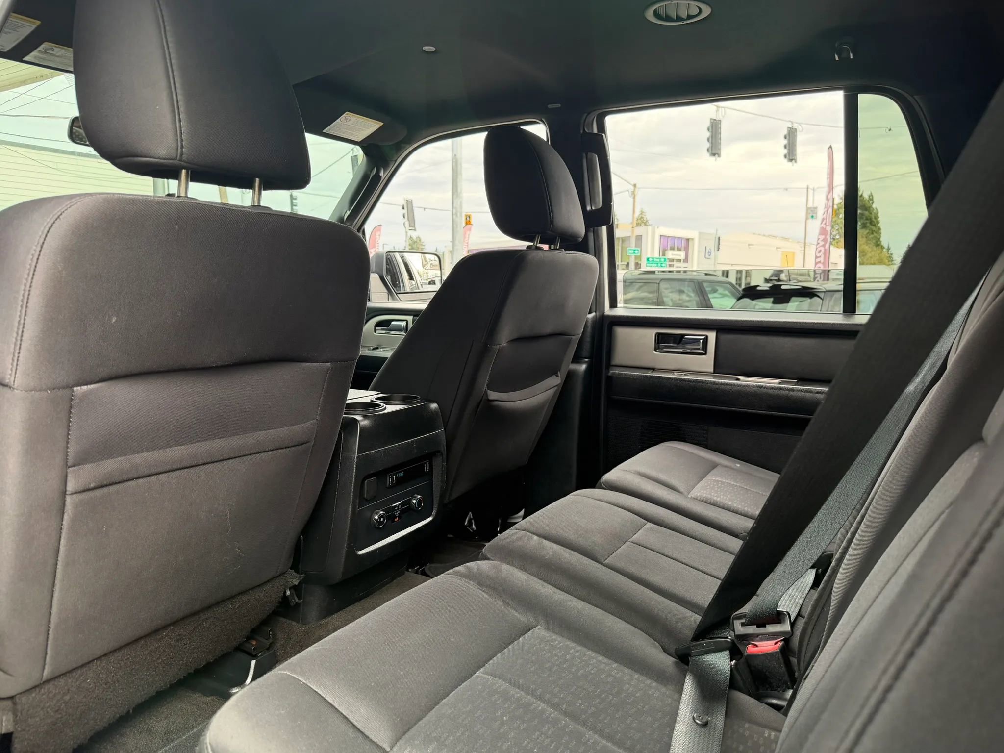 Used 2015 Ford Expedition XLT image 21