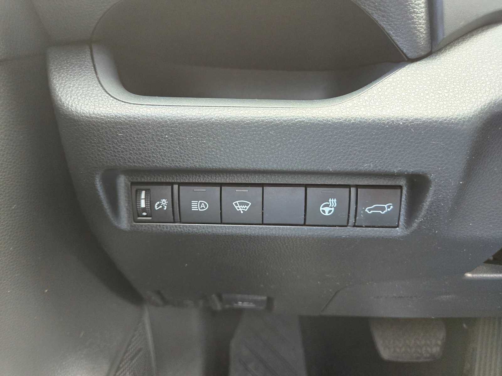Used 2020 Toyota RAV4 XLE Premium AWD/4WD image 36