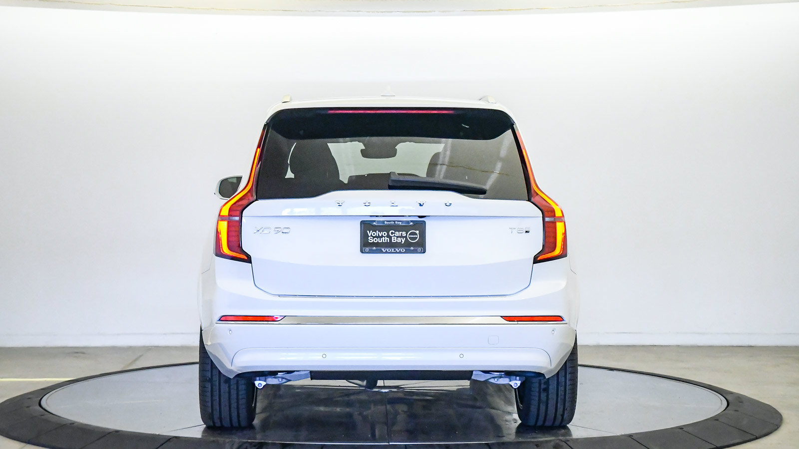 New 2026 Volvo XC90 T8 Plus w/ Protection Package AWD/4WD image 3