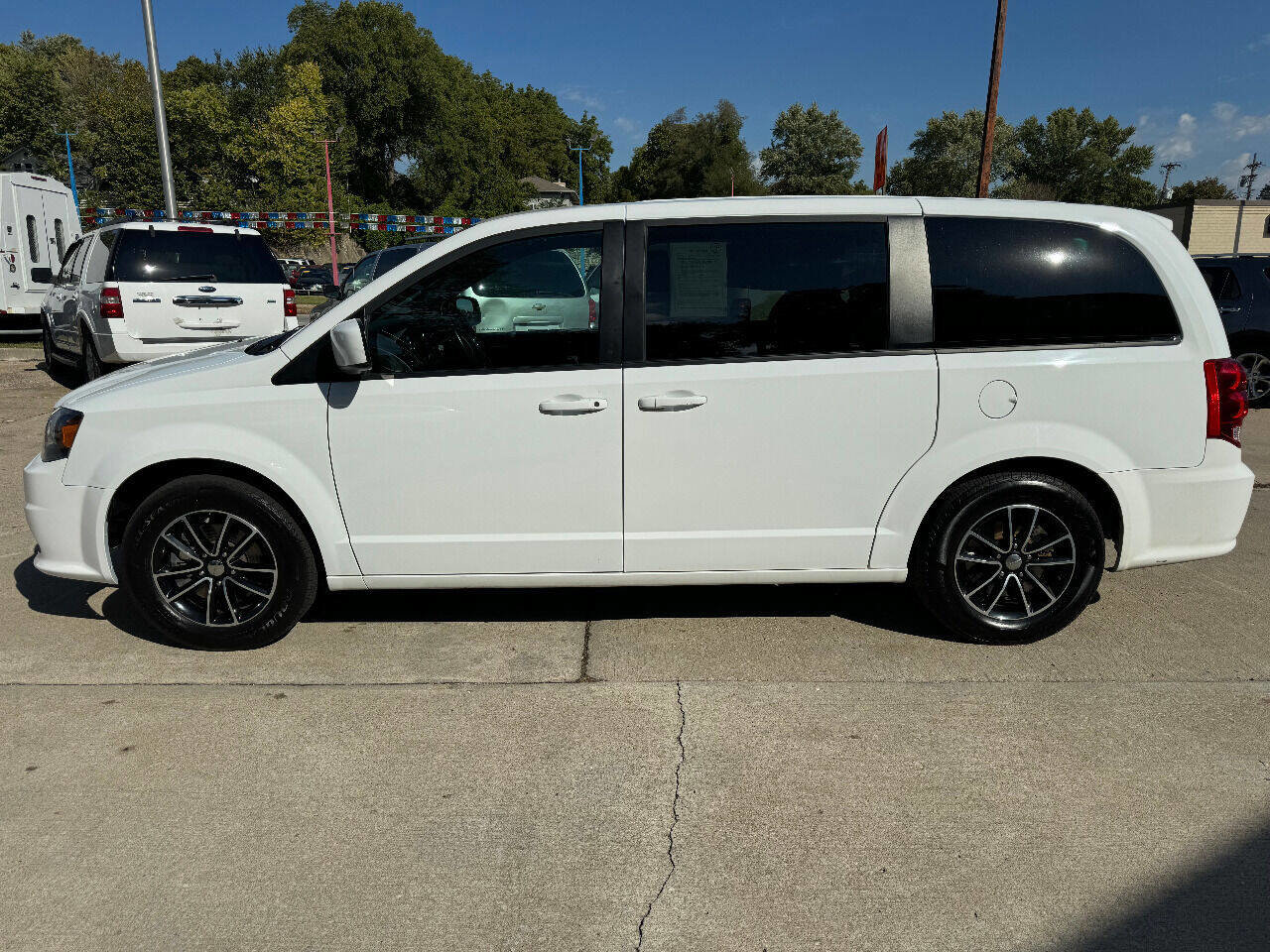 Used 2019 Dodge Grand Caravan SE image 4