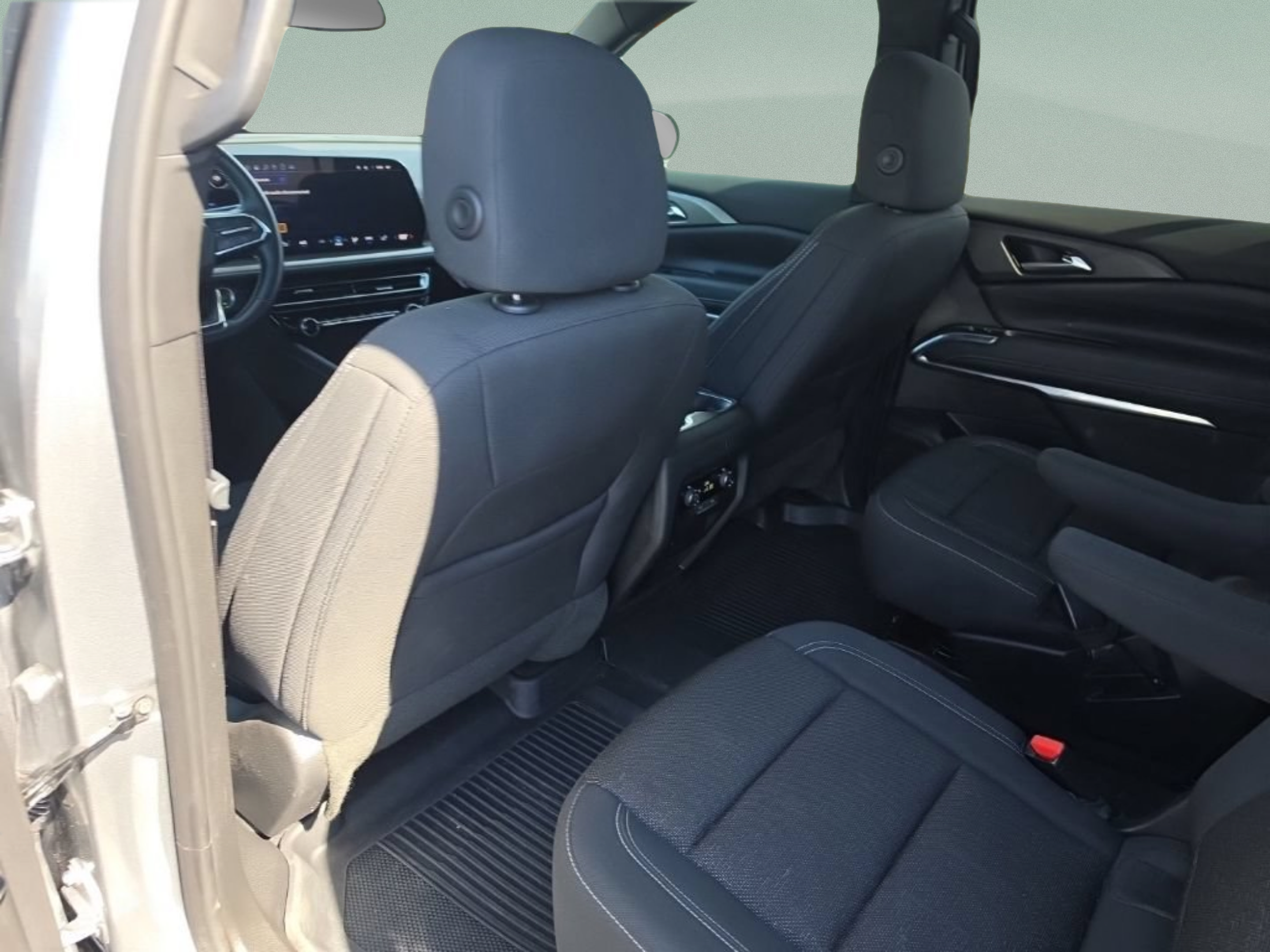 Used 2025 Chevrolet Traverse LT w/ LPO, Floor Liner Package FWD image 23