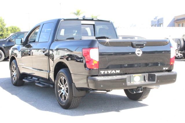 Used 2023 Nissan Titan SV w/ SV Convenience Package image 3