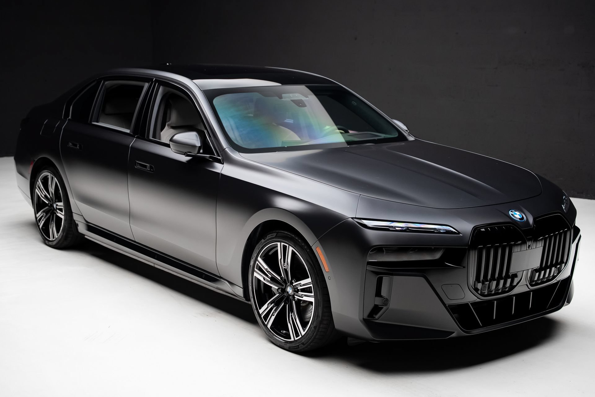 Used 2023 BMW i7 xDrive60 AWD/4WD image 39