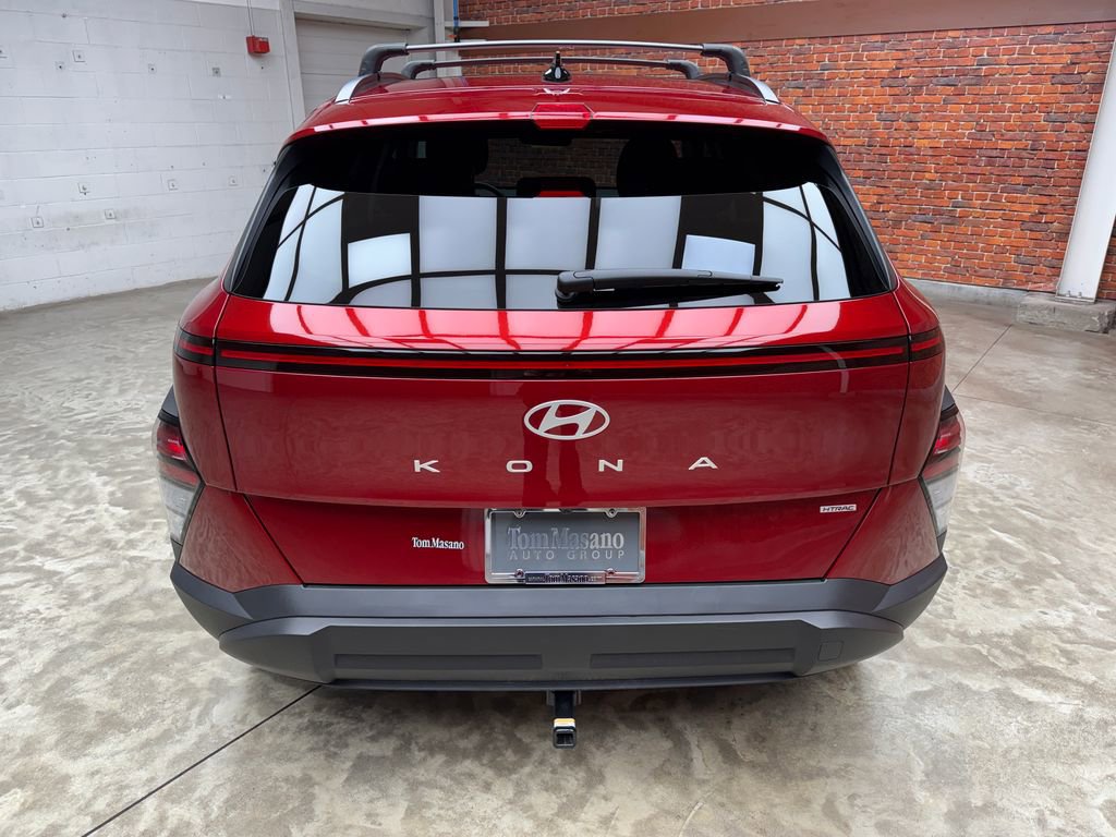 Used 2025 Hyundai Kona SEL AWD/4WD image 3