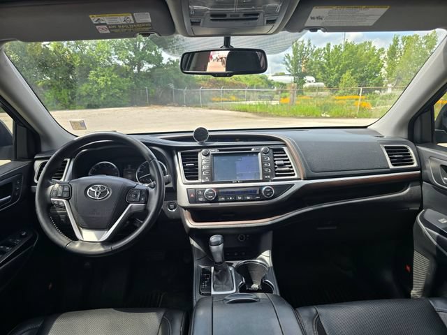 Used 2015 Toyota Highlander Limited AWD/4WD image 16