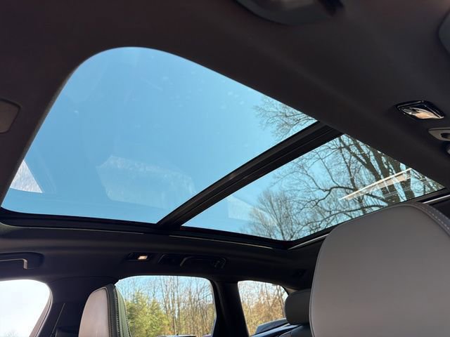 Used 2022 Volvo XC60 T8 R-Design w/ Advanced Package image 26