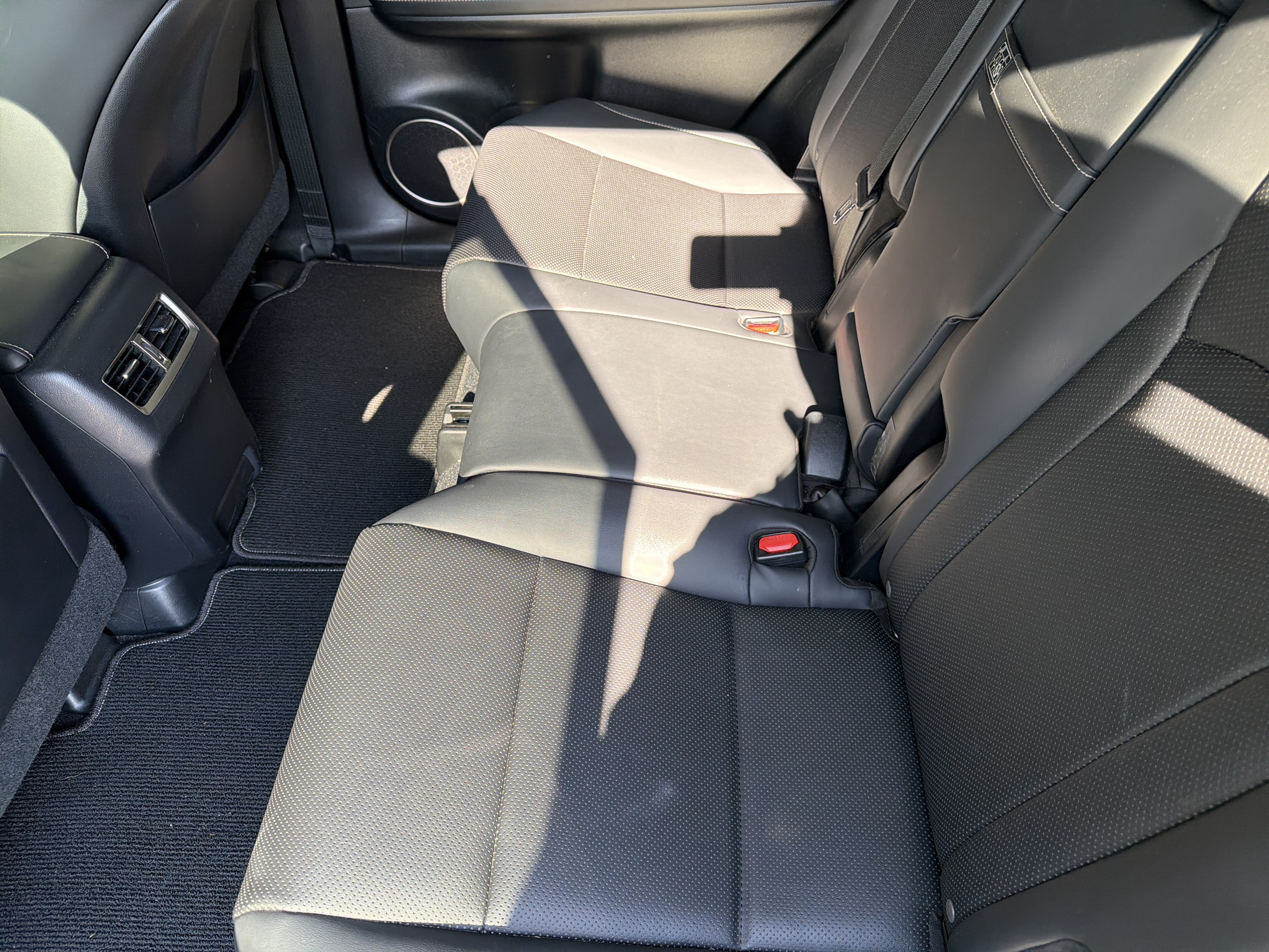 Used 2022 Lexus RX 350L FWD w/ Premium Package image 31
