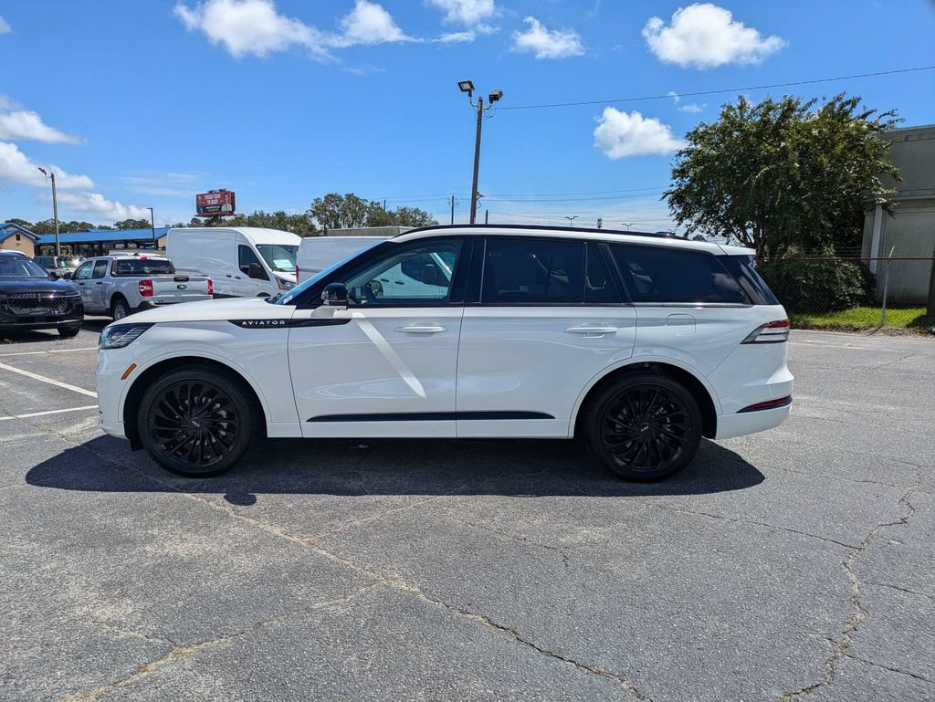 Certified 2026 Lincoln Aviator Reserve w/ Luxury Package RWD image 8