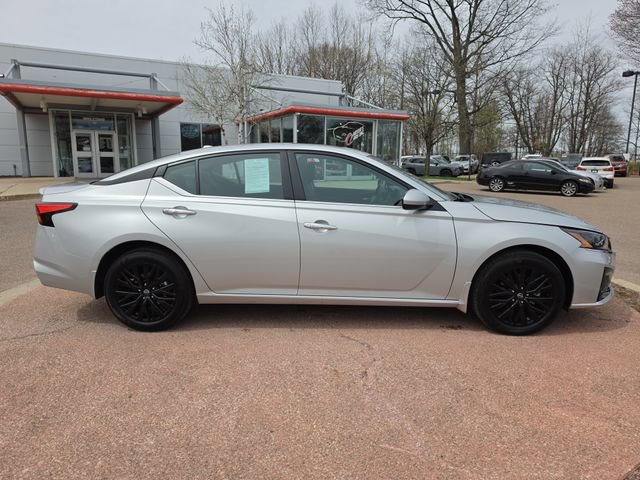 Used 2025 Nissan Altima 2.5 SV w/ SV Special Edition Package AWD/4WD image 13