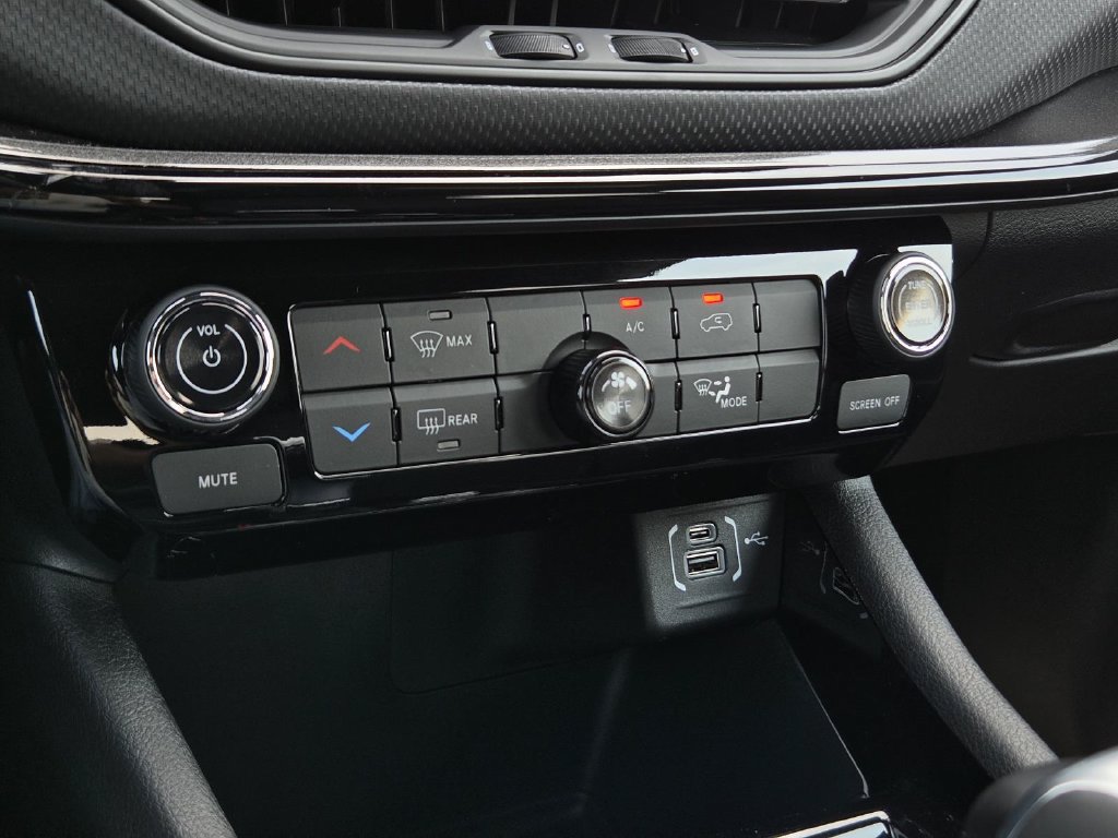 New 2026 Jeep Compass Latitude AWD/4WD image 16