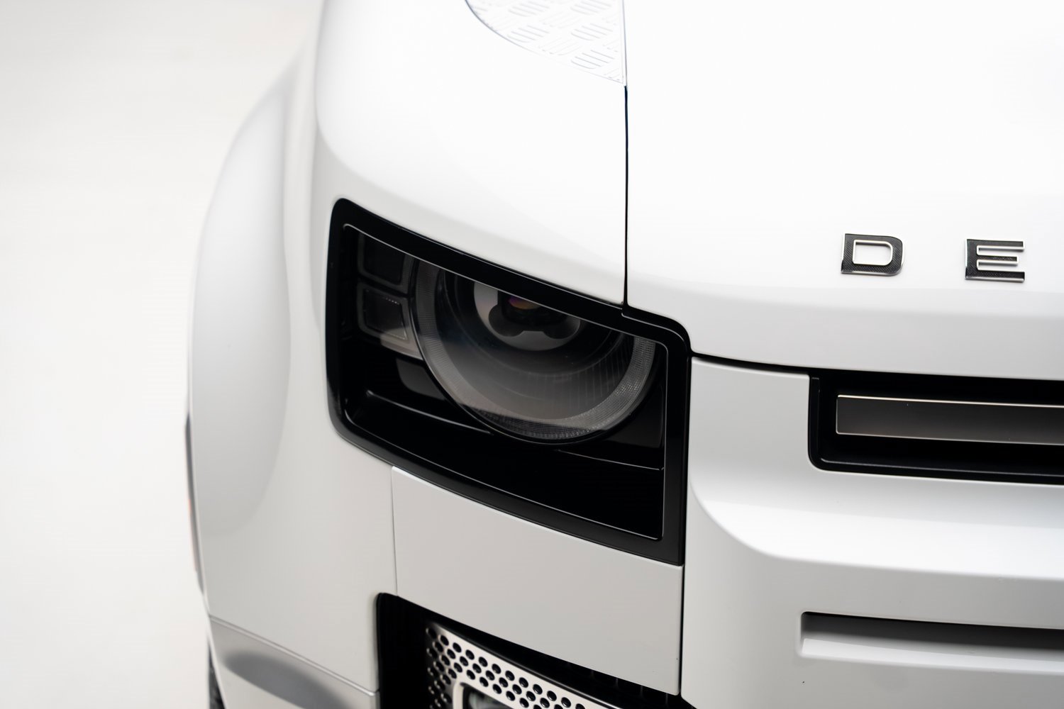 Used 2023 Land Rover Defender 130 First Edition image 11