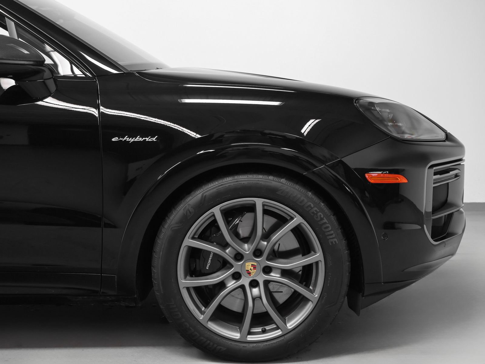 Certified 2024 Porsche Cayenne Turbo AWD/4WD image 16