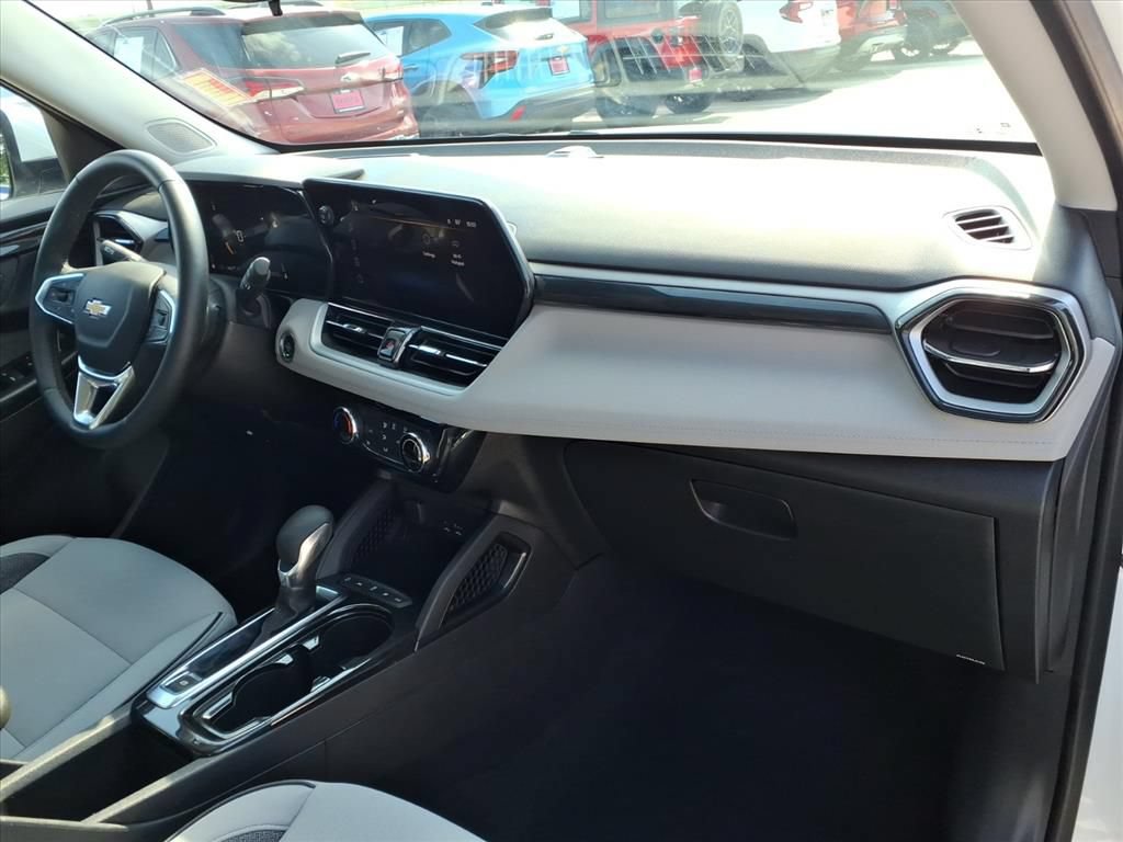 Used 2024 Chevrolet TrailBlazer LT w/ LT Cold Weather Package AWD/4WD image 16