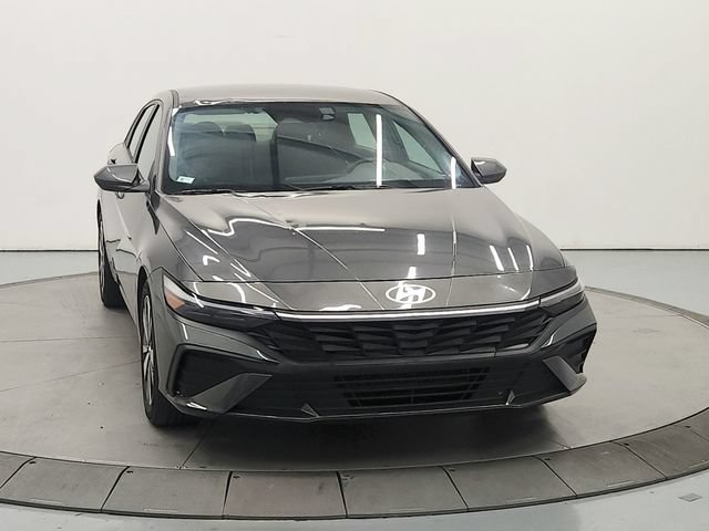 Used 2024 Hyundai Elantra SEL FWD image 3