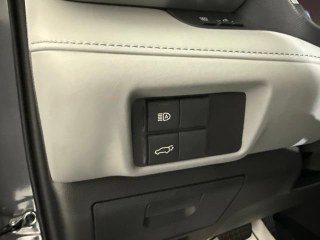 Used 2022 Toyota Highlander XLE AWD/4WD image 23