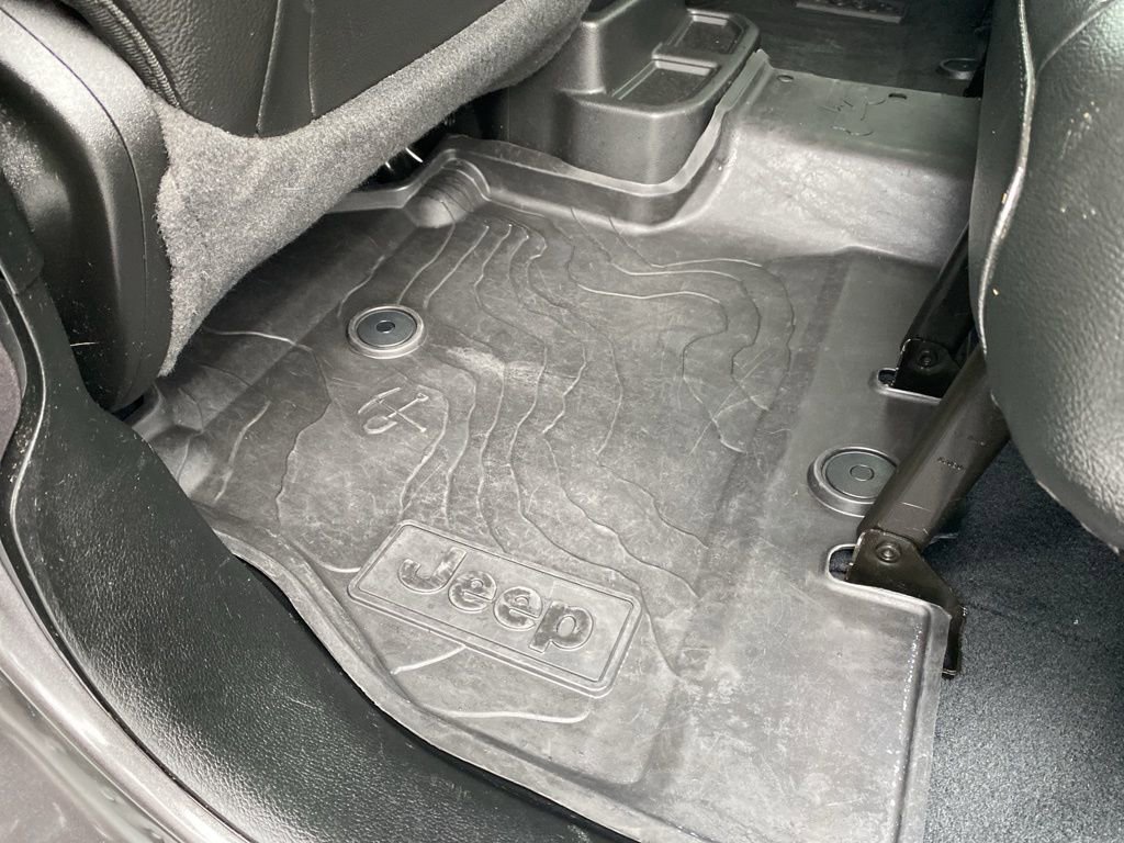 Used 2022 Jeep Wrangler Unlimited Sahara image 21