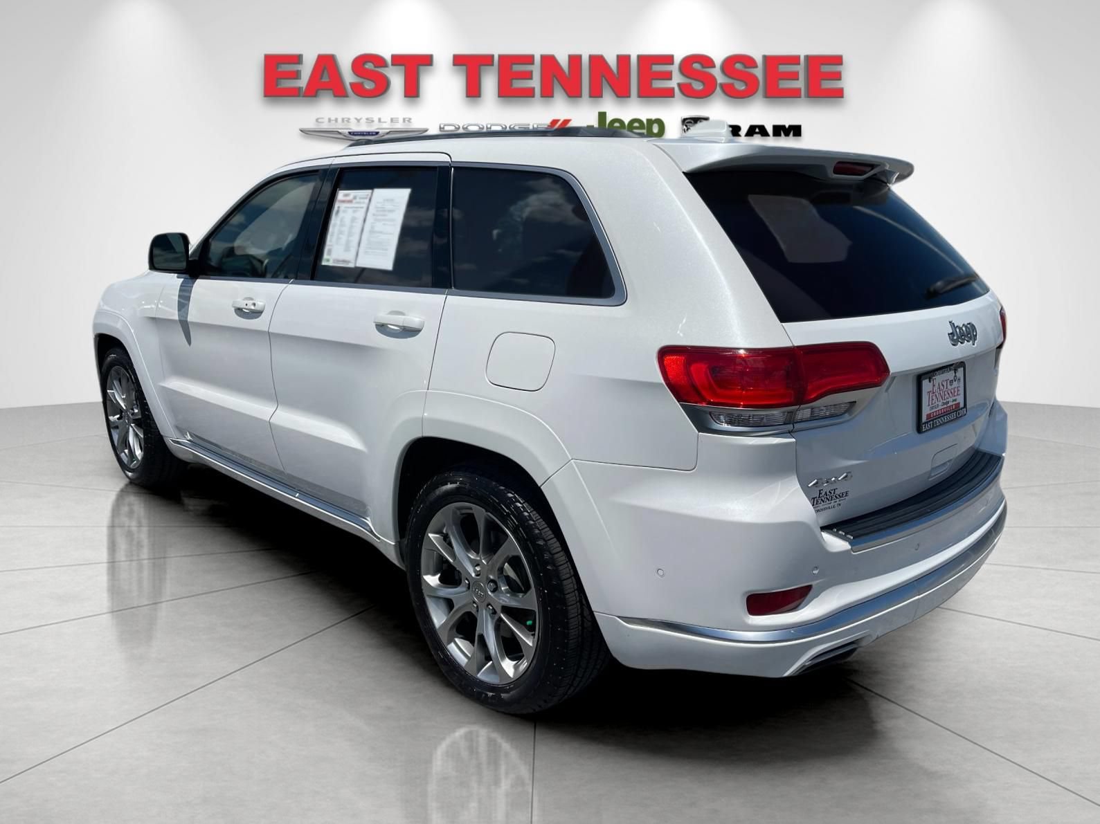 Used 2020 Jeep Grand Cherokee Summit AWD/4WD image 5