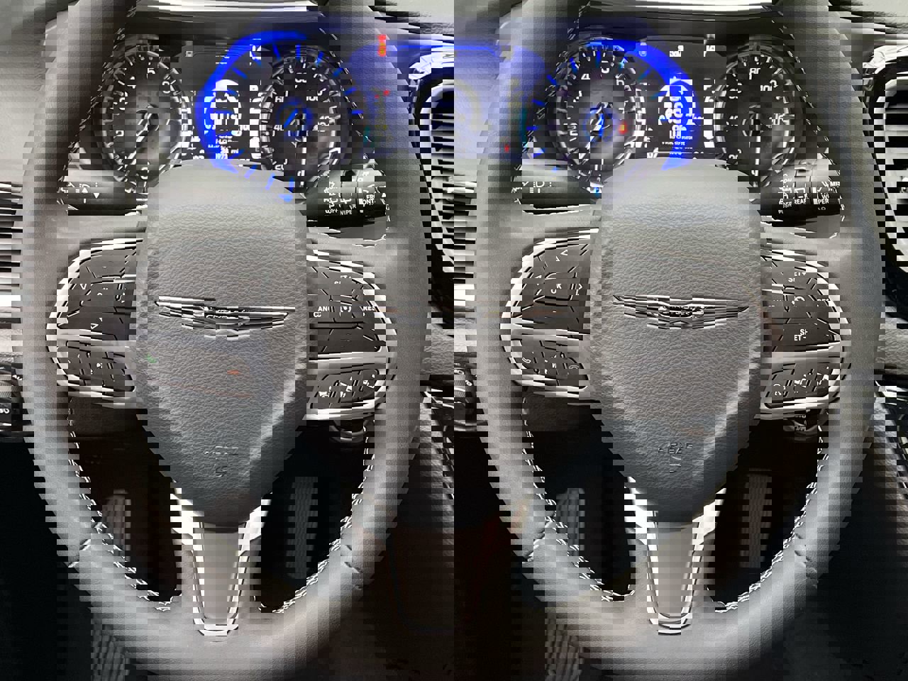 Used 2025 Chrysler Pacifica Select image 14