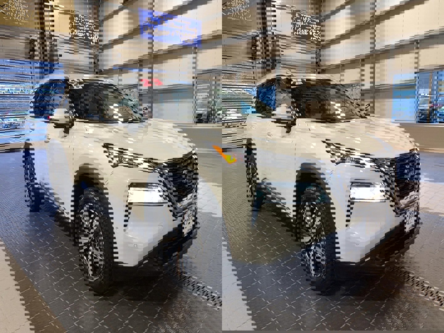 Used 2023 Nissan Rogue SL w/ SL Premium Package image 1