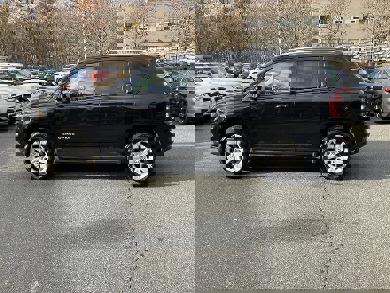 Used 2014 Jeep Compass Latitude w/ Sun/Sound Group image 8