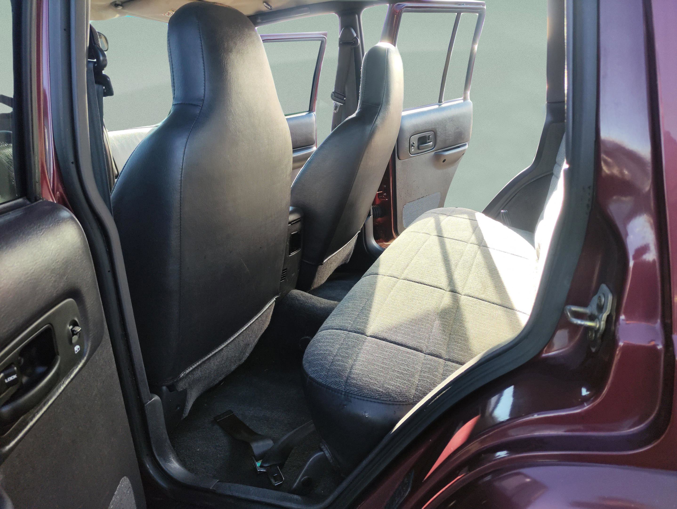 Used 2001 Jeep Cherokee Sport image 23