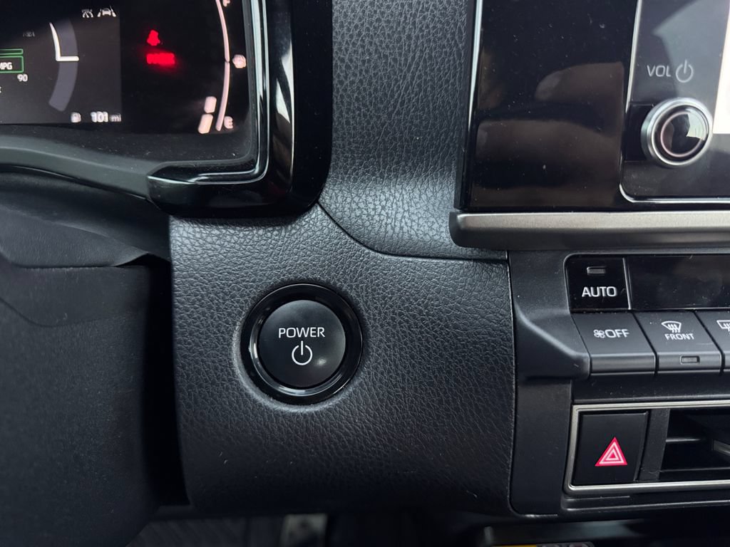 Used 2025 Toyota Camry SE FWD image 17