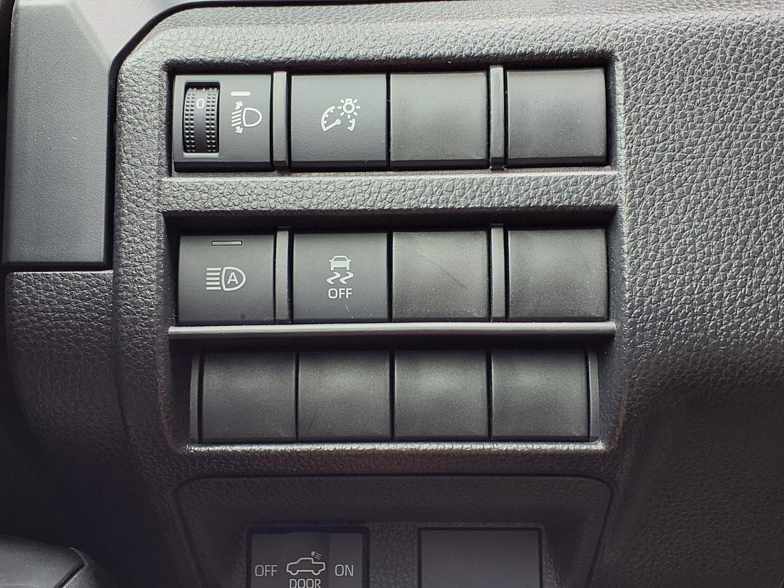 Used 2025 Toyota Tacoma SR image 8