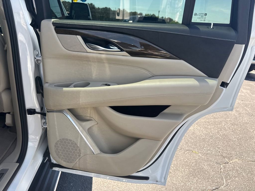 Used 2020 Cadillac Escalade Luxury RWD image 17