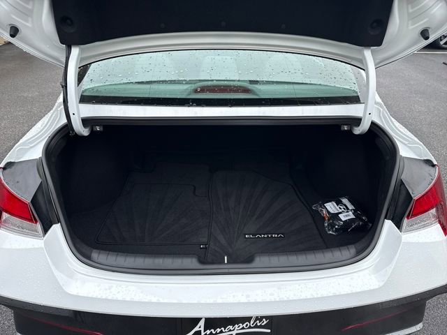 Certified 2025 Hyundai Elantra Sport image 23