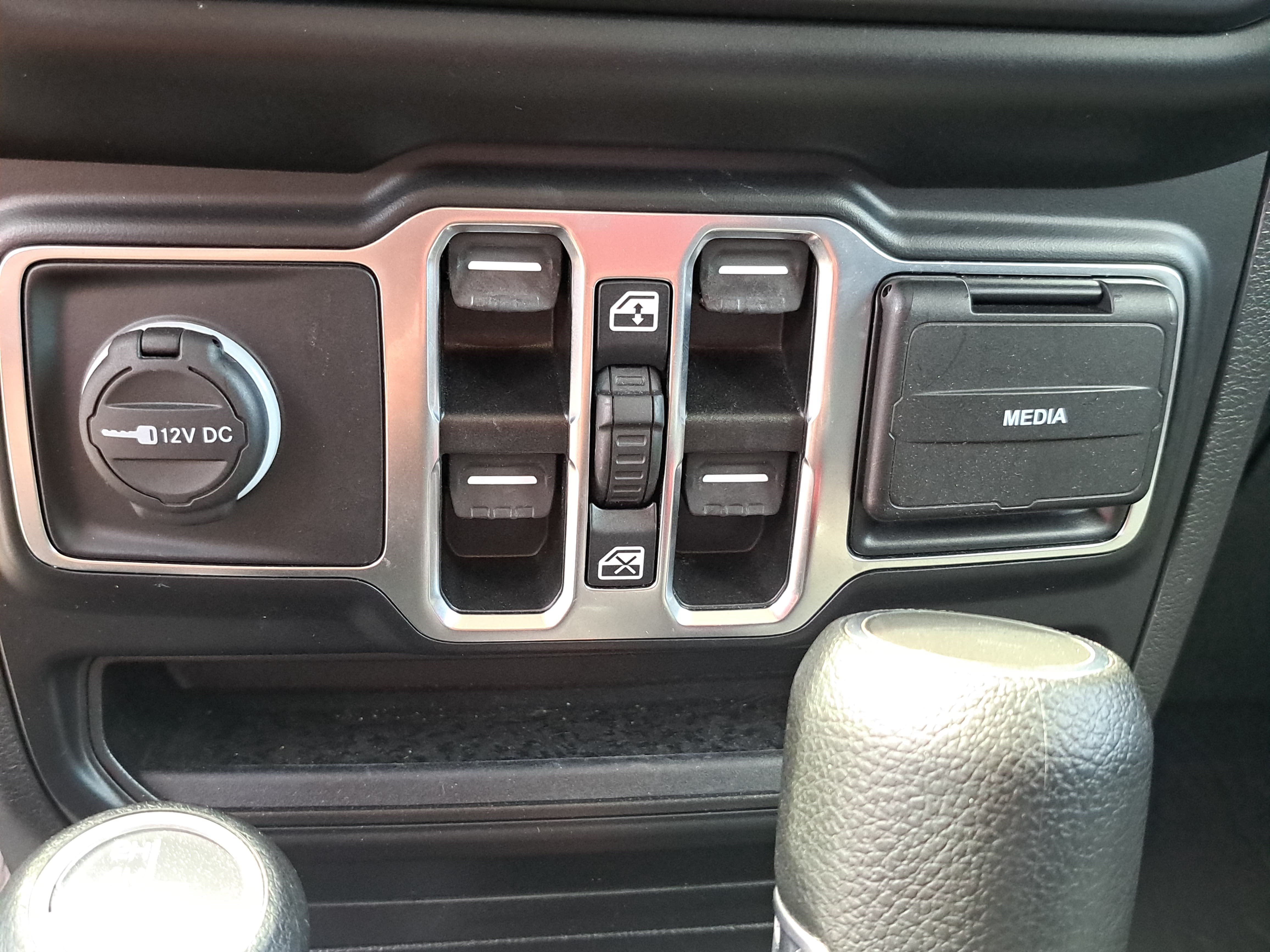 Used 2022 Jeep Gladiator Overland AWD/4WD image 25