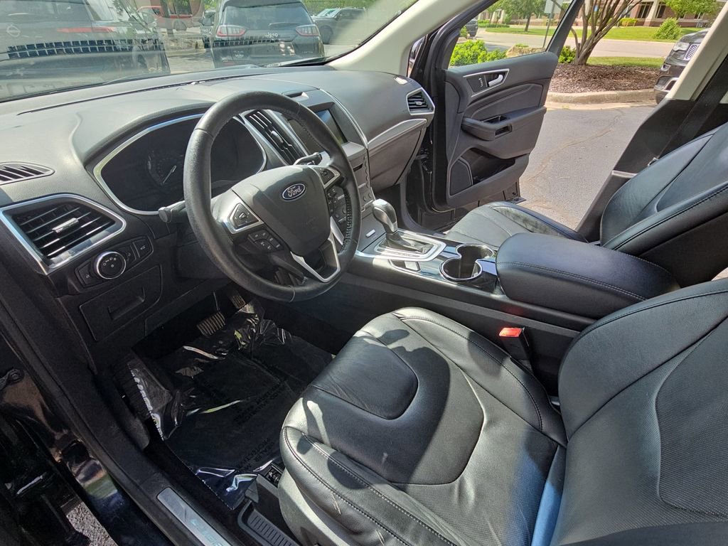Used 2016 Ford Edge Titanium w/ Equipment Group 301A AWD/4WD image 16