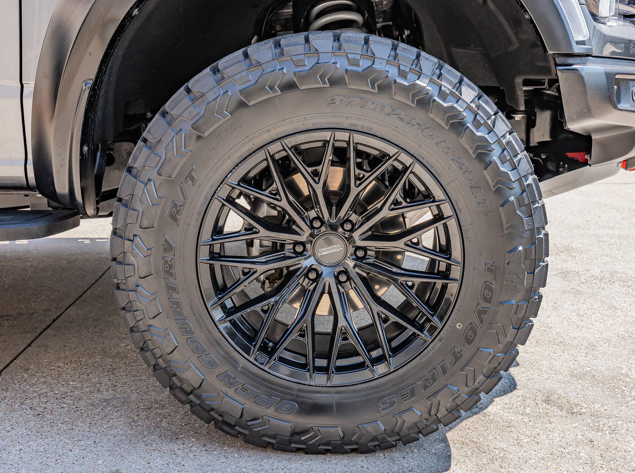 Used 2025 Ford F150 Raptor w/ Equipment Group 803A Raptor R AWD/4WD image 19