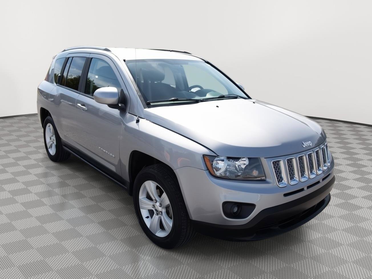 Used 2016 Jeep Compass Latitude AWD/4WD image 3