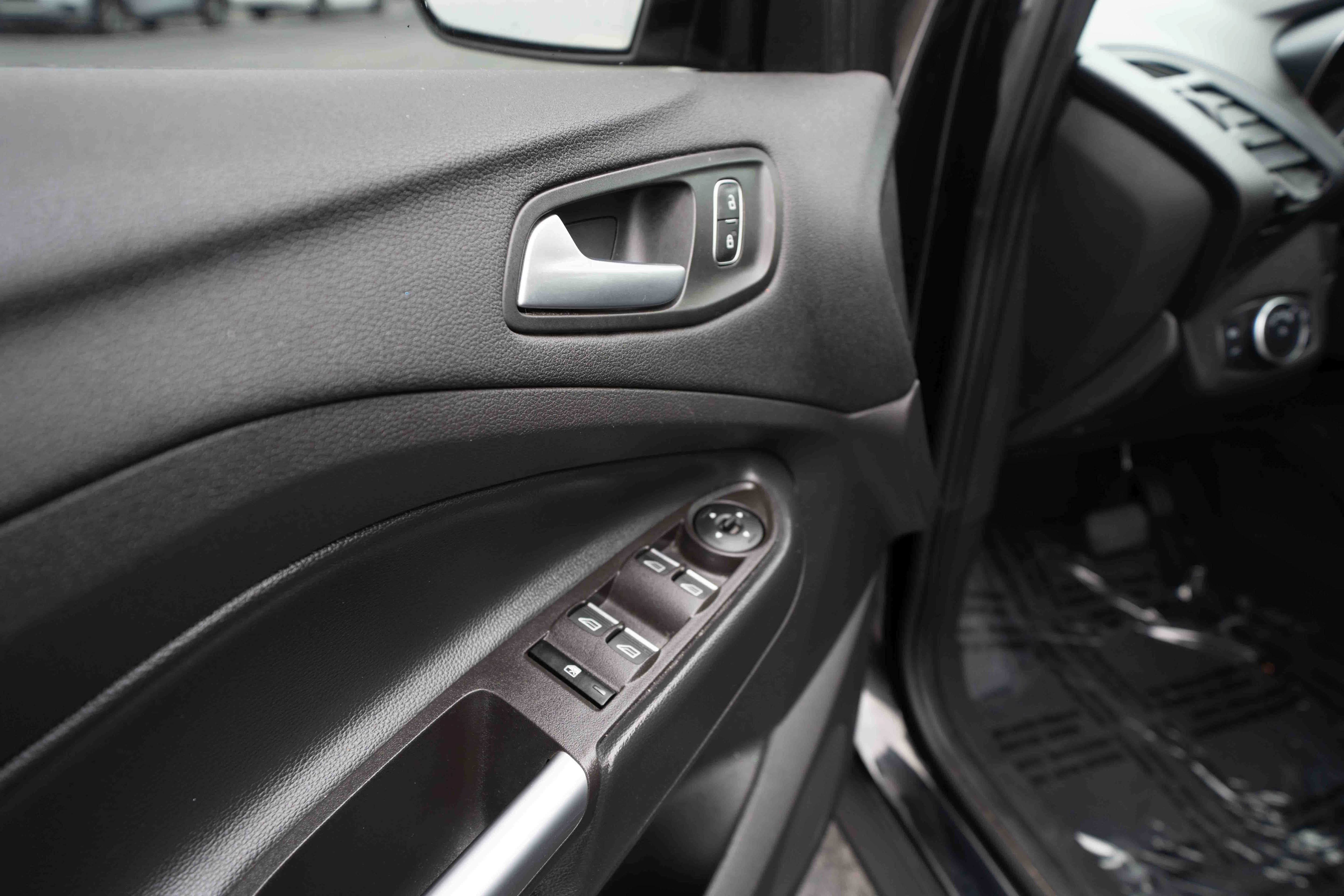 Used 2019 Ford Escape SEL AWD/4WD image 7