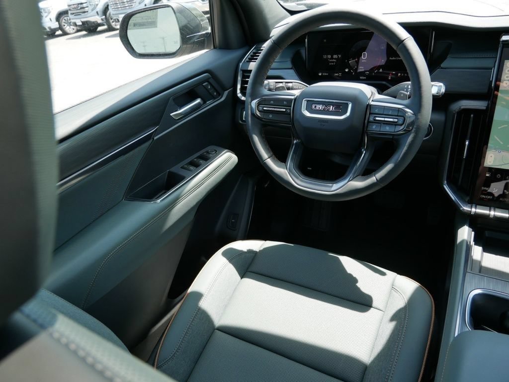 New 2026 GMC Acadia AT4 w/ Luxury Package AWD/4WD image 11