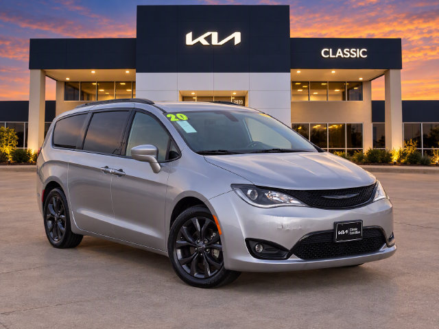 Used 2020 Chrysler Pacifica Touring-L w/ S Appearance Package FWD image 1