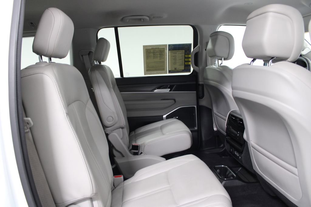 Used 2024 Jeep Wagoneer Series II image 32