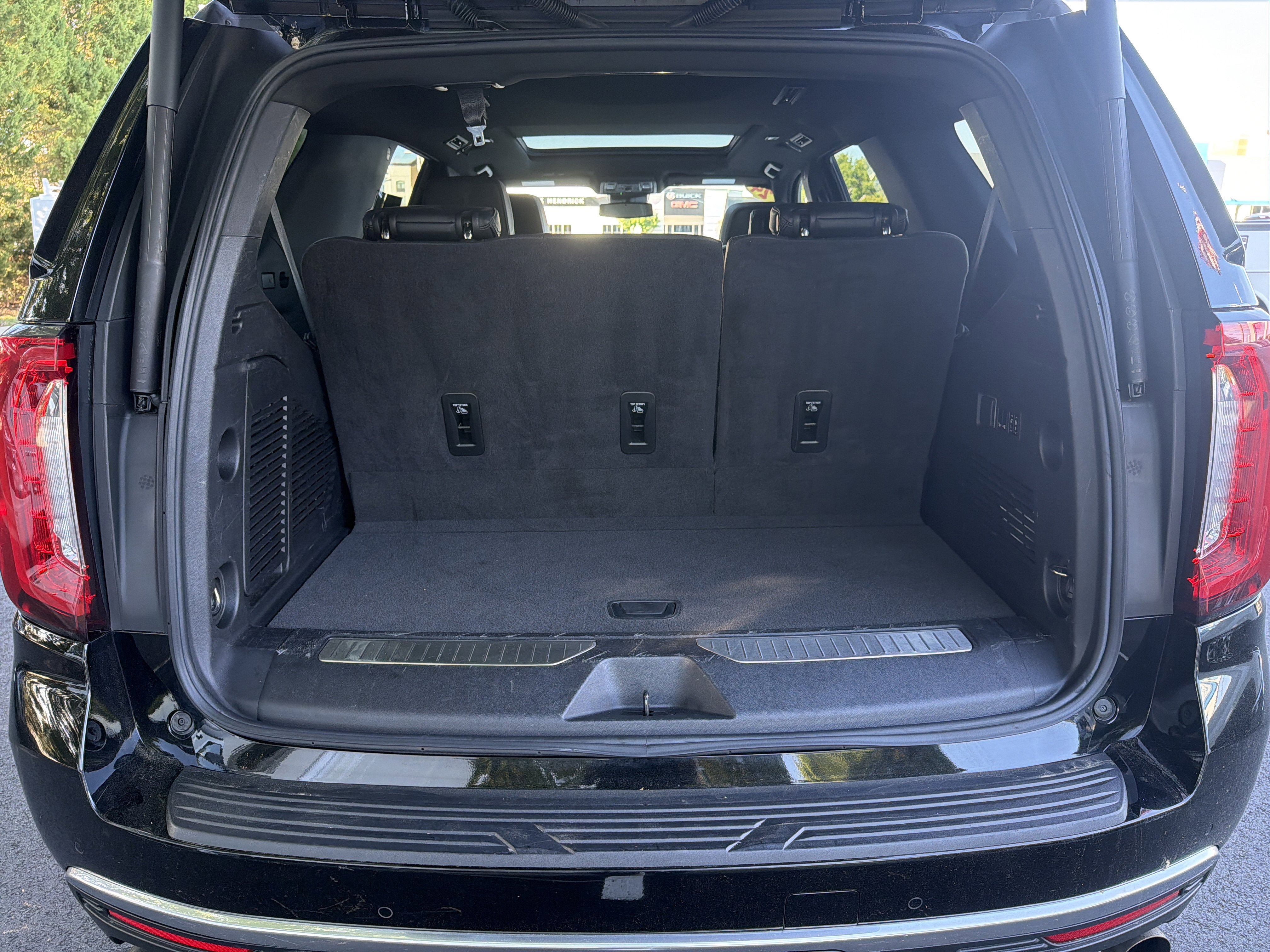 Used 2024 GMC Yukon Denali AWD/4WD image 33