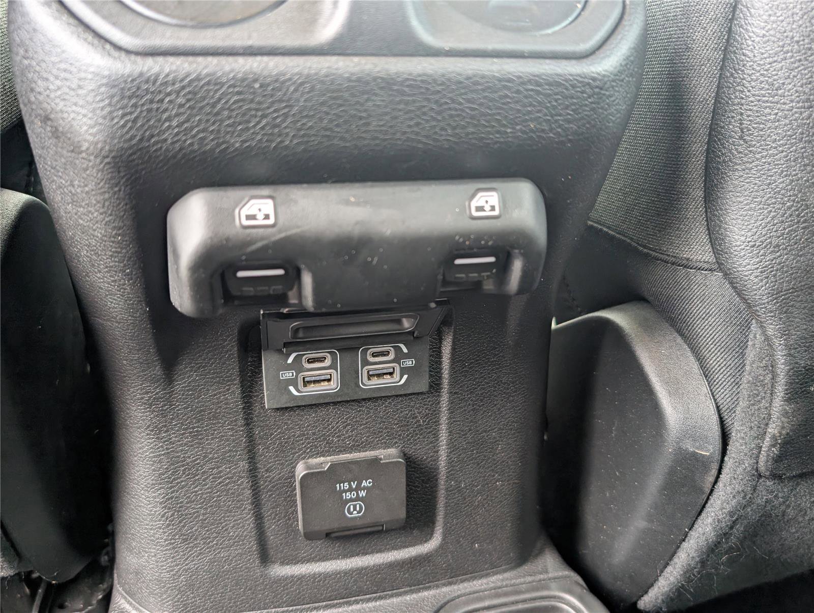 Used 2025 Jeep Wrangler Rubicon image 16