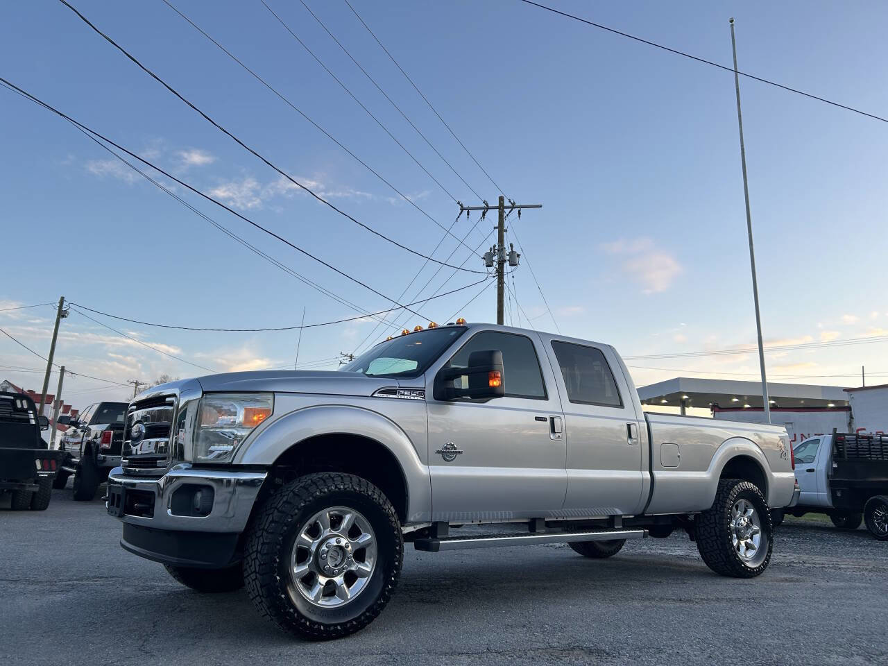 Used 2015 Ford F350 Lariat w/ Lariat Interior Package image 1