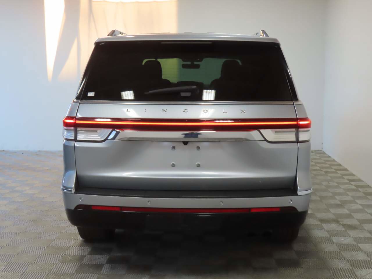Used 2023 Lincoln Navigator Reserve AWD/4WD image 4