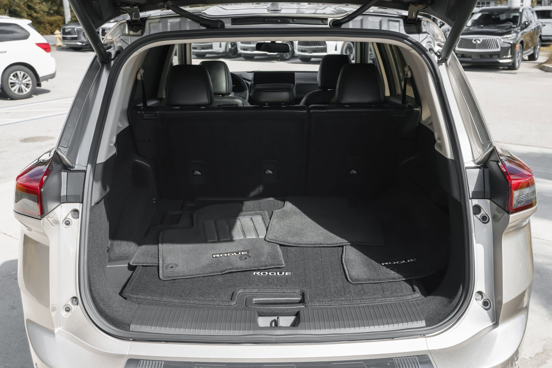 Used 2025 Nissan Rogue Platinum w/ Platinum Premium Package image 44