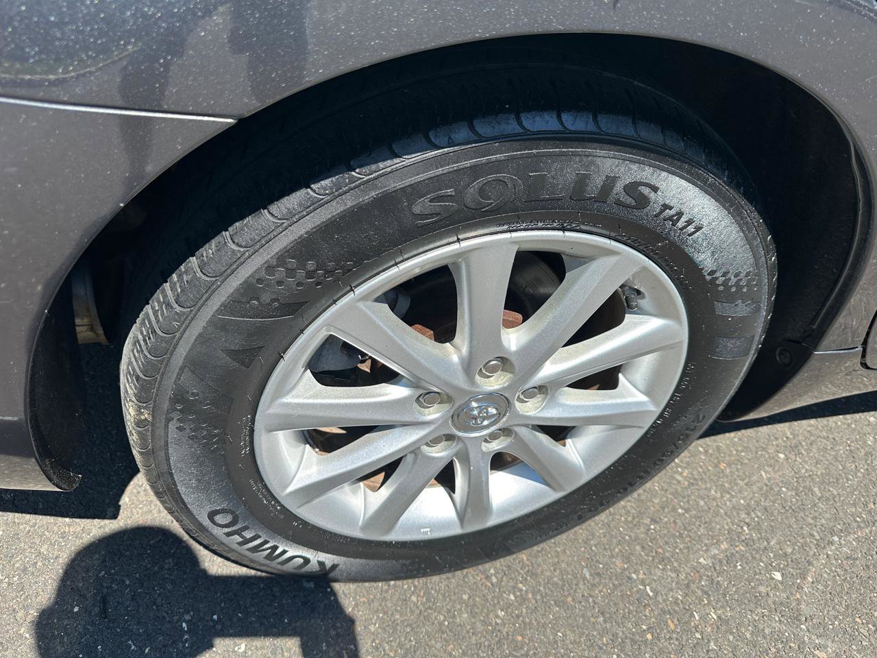 Used 2010 Toyota Camry XLE FWD image 28
