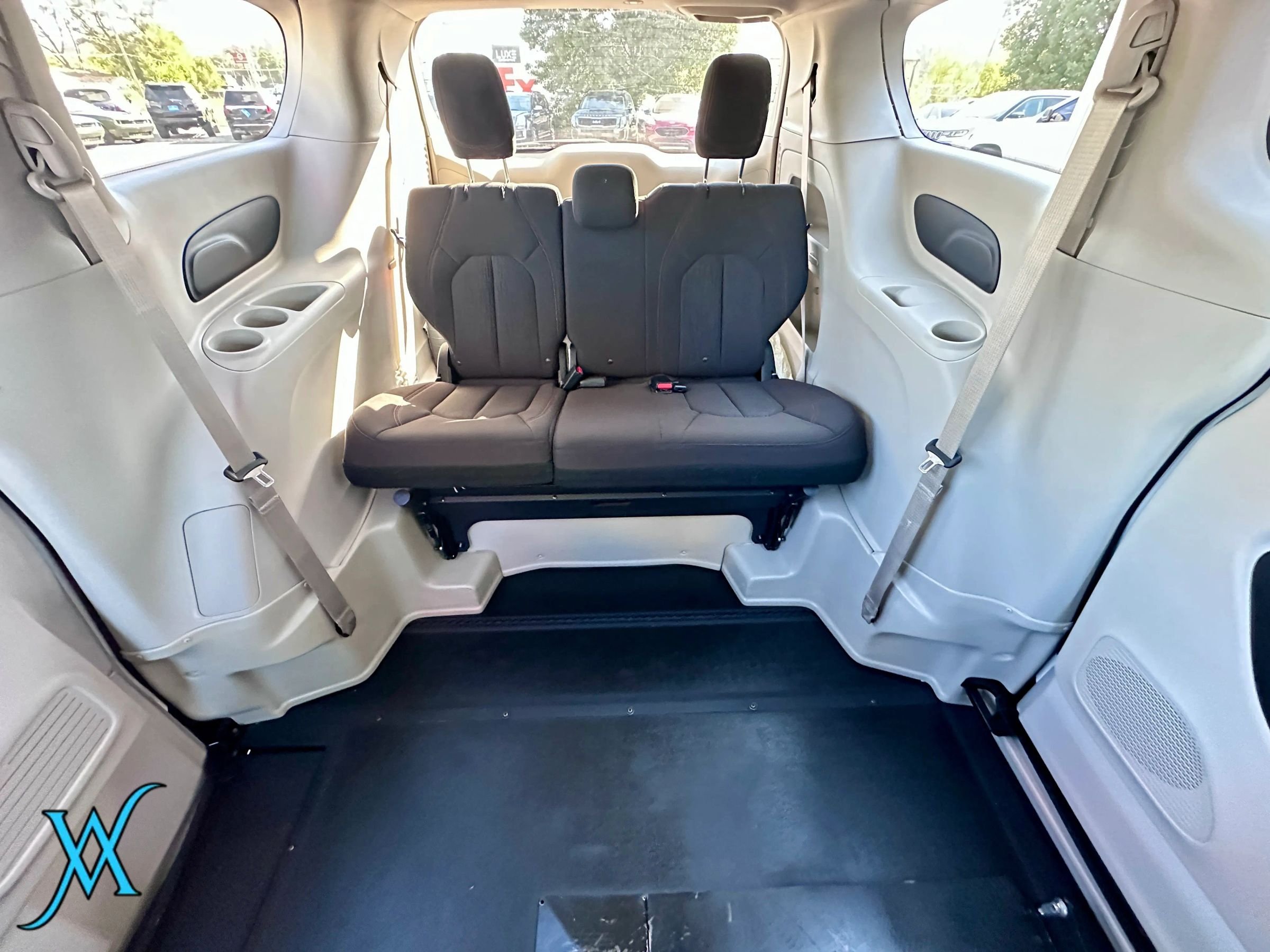 Used 2018 Chrysler Pacifica Touring Plus FWD image 27