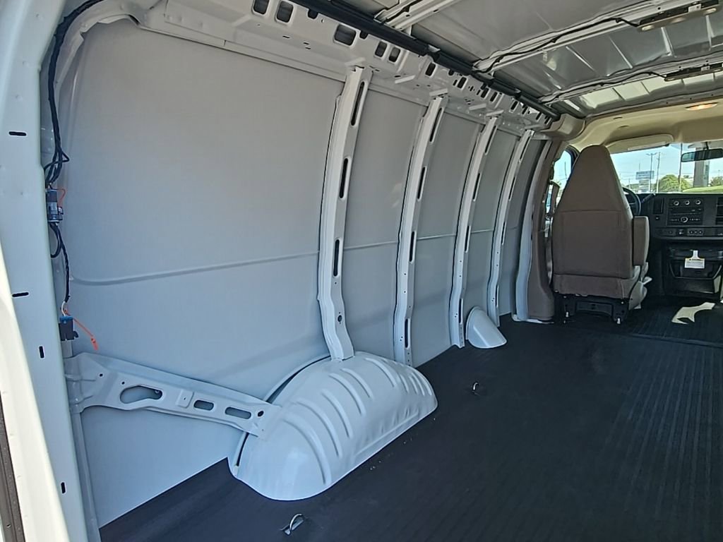 New 2025 GMC Savana 3500 w/ Driver Convenience Package image 9
