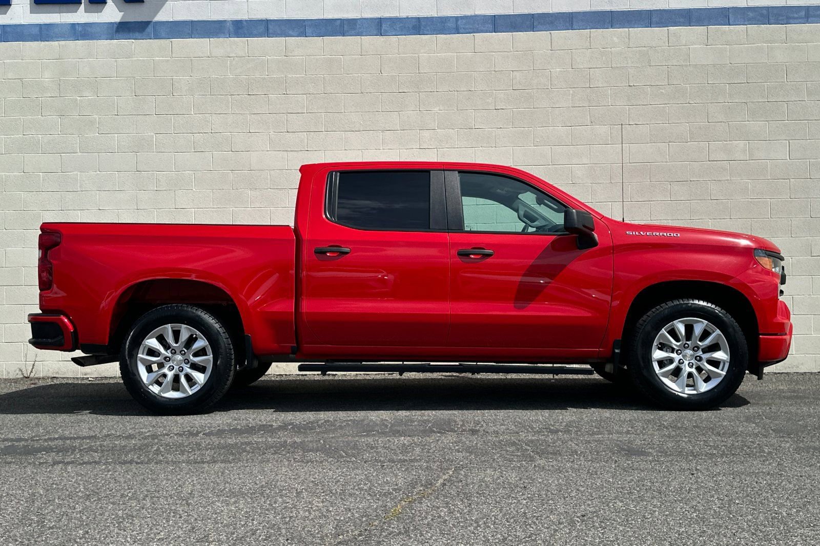 Used 2024 Chevrolet Silverado 1500 Custom image 3