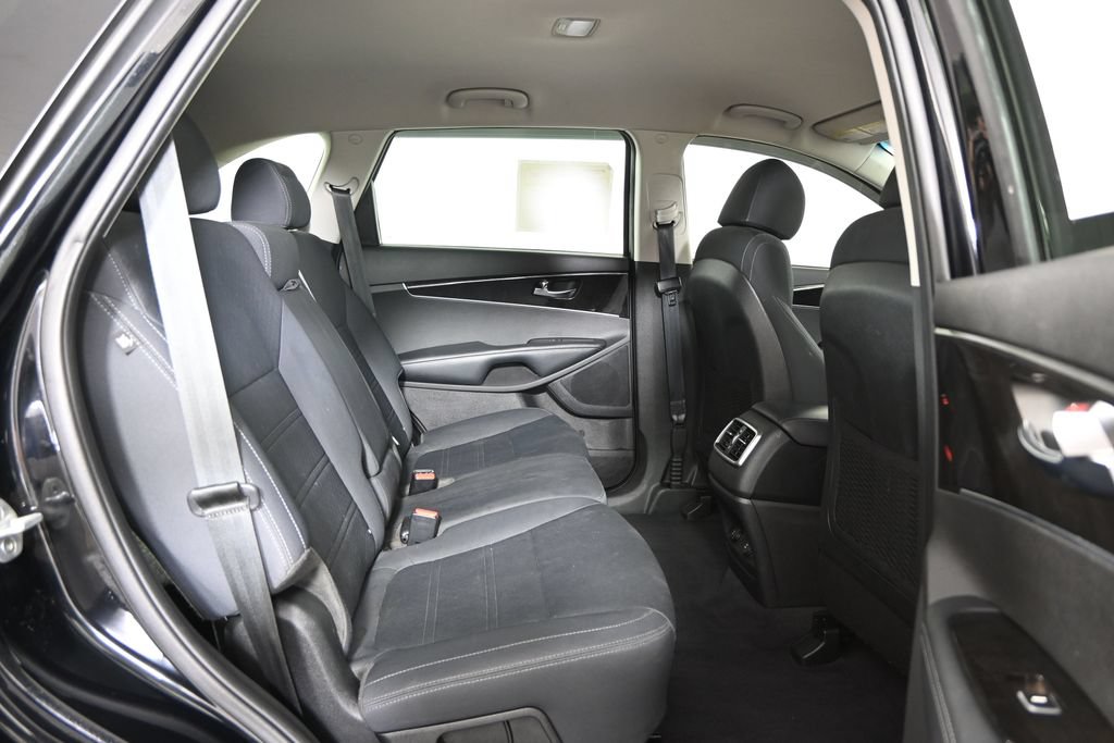Used 2018 Kia Sorento FWD image 15